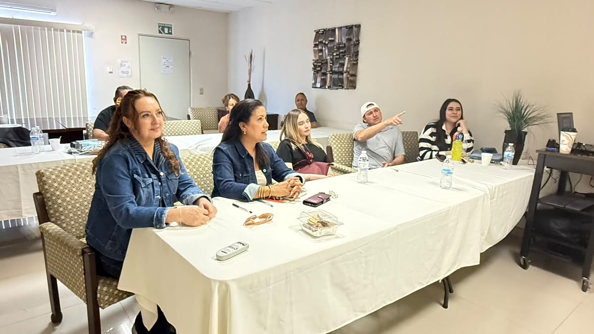 Asistentes tomando la clase en vivo